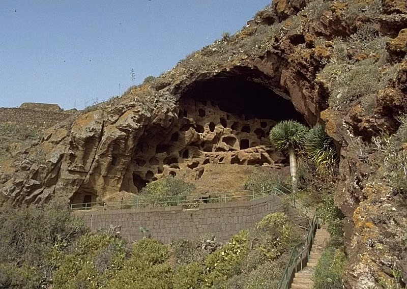  Được người Guanche cổ tạo dựng. Di tích này gắn liền với cư dân bản địa tiền Tây Ban Nha trên quần đảo Canary, thường được gọi chung là người Guanche, tồn tại trước thế kỷ 15. Ảnh: showcaves.com.