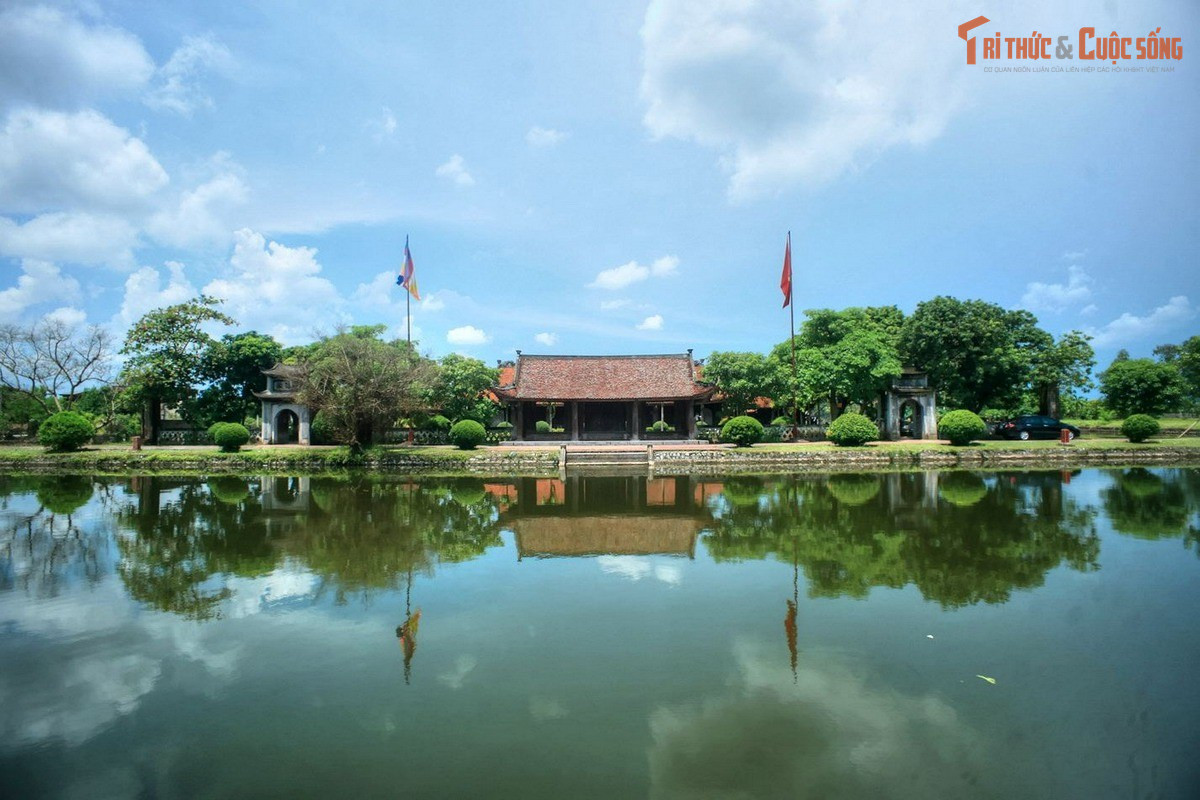 Lịch sử gần 1.000 năm. Chùa được khởi lập từ năm 1061 dưới thời nhà Lý để tưởng nhớ thiền sư Nguyễn Minh Không (1065–1141), còn gọi là Lý Quốc Sư hay Đức Thánh Nguyễn, là một cao tăng, thầy thuốc tài ba và ông tổ nghề đúc đồng nổi tiếng thời nhà Lý.