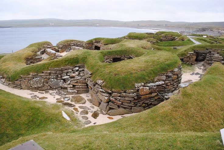  Không tìm thấy công trình tôn giáo. Khác nhiều nền văn minh cổ, Skara Brae không có đền hay tượng thần. Ảnh: Pinterest.