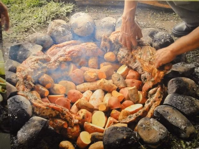  Thức ăn truyền thống dựa trên khoai tây và ngô. Khoai tây được người Inca thuần hóa đầu tiên, trước khi được người phương Tây đưa đi khắp thế giới. Ảnh: Pinterest.