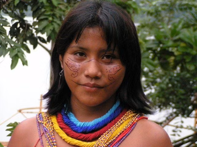  Sống bằng hoạt động trồng trọt và đánh cá. Đời sống phụ thuộc người Xingu vào sông và đất rừng. Ảnh: Pinterest.