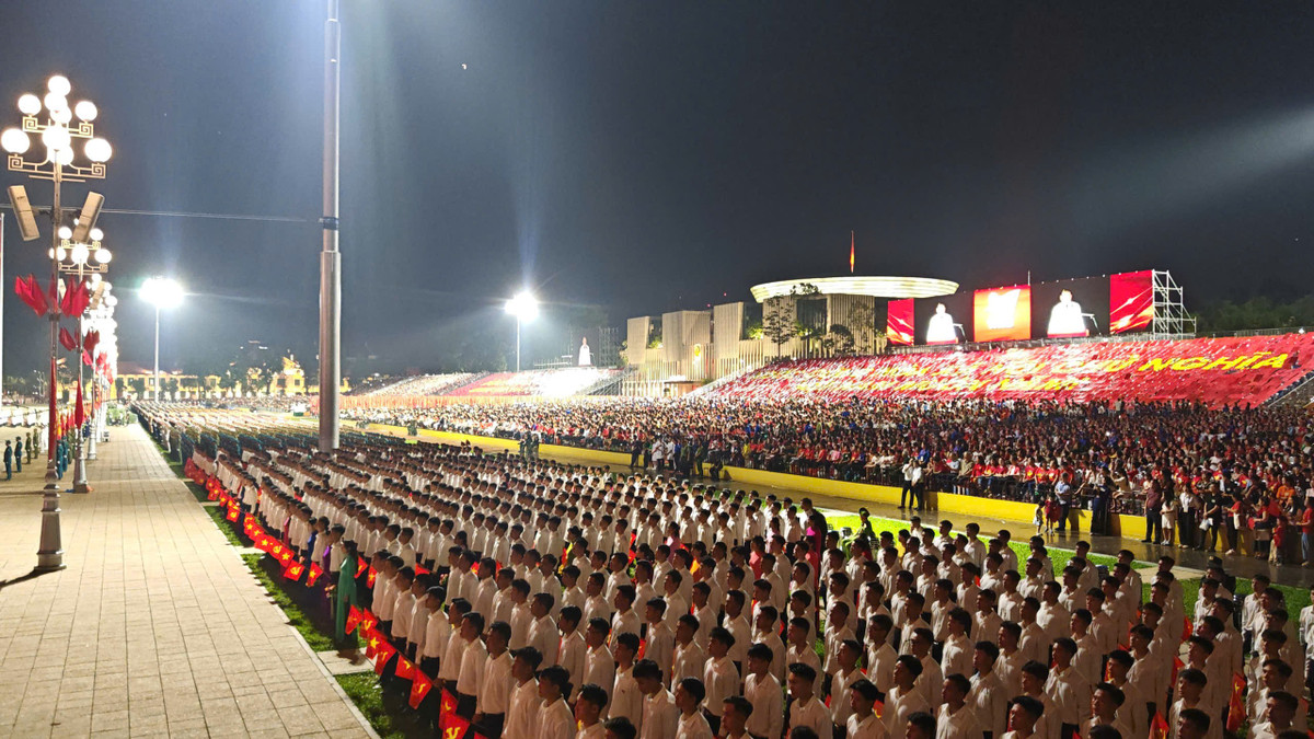 Tối 27/8/2025, Quảng trường Ba Đình Hà Nội trở thành tâm điểm của sự chú ý khi buổi sơ duyệt diễu binh, diễu hành diễn ra trong không khí trang nghiêm và hào hùng.