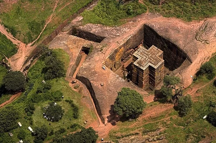  Gồm 11 nhà thờ khác nhau. Toàn bộ quần thể Lalibela có 11 công trình nhà thờ, mỗi công trình mang phong cách và biểu tượng tôn giáo riêng biệt. Ảnh: Pinterest.