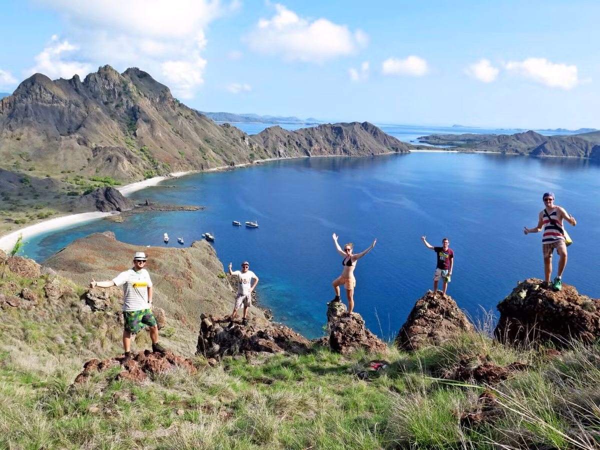  Lượng du khách tăng nhanh gần đây. Vườn quốc gia Komodo ngày càng trở thành điểm đến phổ biến với cộng đồng du lịch mạo hiểm. Ảnh: Pinterest.