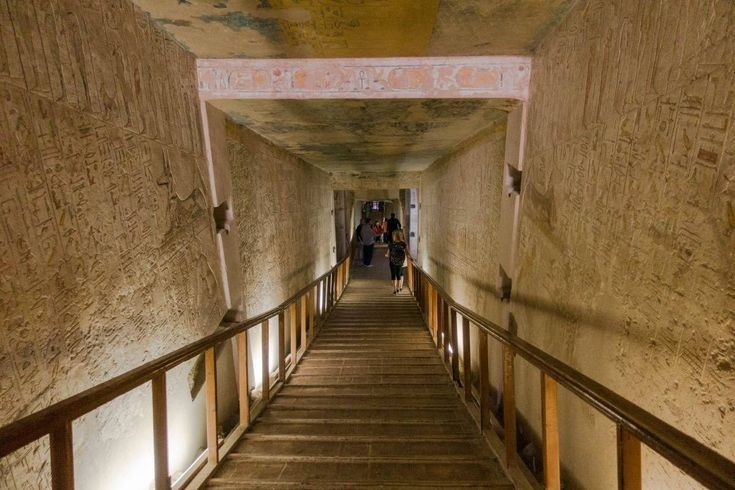  Vẫn còn nhiều bí ẩn chưa được khai quật. Các nhà khảo cổ tin rằng nhiều hầm mộ vẫn ẩn sâu dưới lòng đất ở Thung lũng các Vị Vua. Ảnh: Pinterest.