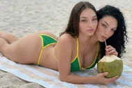 Sự thật về 'hot girl 2 đầu' nóng bỏng đình đám trên Instagram