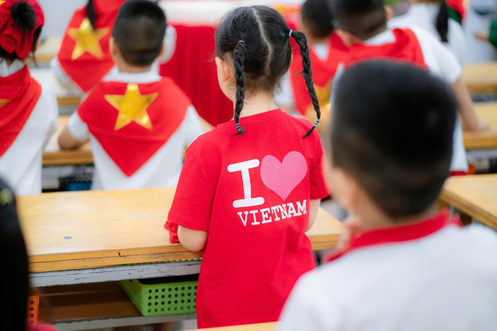Tinh thần yêu nước được thầy cô, phụ huynh nuôi dưỡng cho các em.