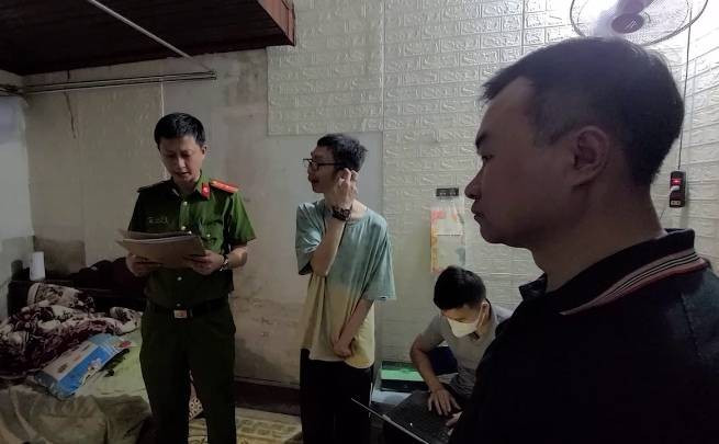 Đường dây "Thiên địa" hoạt động, thu lợi bất chính từ việc phát tán văn hóa phẩm đồi trụy để thu phí thành viên tham gia. Các đối tượng đăng tải hình ảnh, video, clip, truyện chữ và truyện âm thanh có nội dung khiêu dâm, đồi trụy lên các hệ thống từ 2 nguồn sưu tầm trên website đồi trụy và nhóm kín Telegram khác; thuê nhân viên, cộng tác viên viết, ghi âm các nội dung khiêu dâm, đồi trụy để đăng tải. Diễn dàn này đã đăng tải hàng trăm ngàn chủ đề, hàng triệu bài viết, video, clip, file ghi âm. Để được xem các nội dung đồi trụy, thành viên tham gia diễn đàn phải trả phí và nâng cấp tài khoản theo nhiều cấp, với mức phí từ 15 - 400 USD.