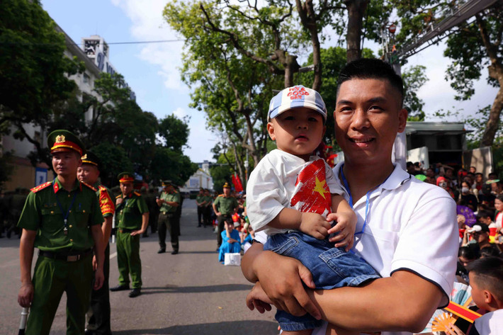 Chương trình không chỉ quảng bá hình ảnh đẹp, thân thiện, gần dân của lực lượng Công an Thủ đô mà còn phô diễn sức mạnh tổng hợp, khẳng định sự chính quy, tinh nhuệ và hiện đại của Công an Hà Nội trong thời đại mới.