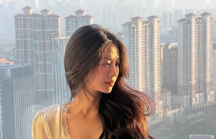 Lê Bống hóa nàng thơ, khoảnh khắc gây “bão mạng” 