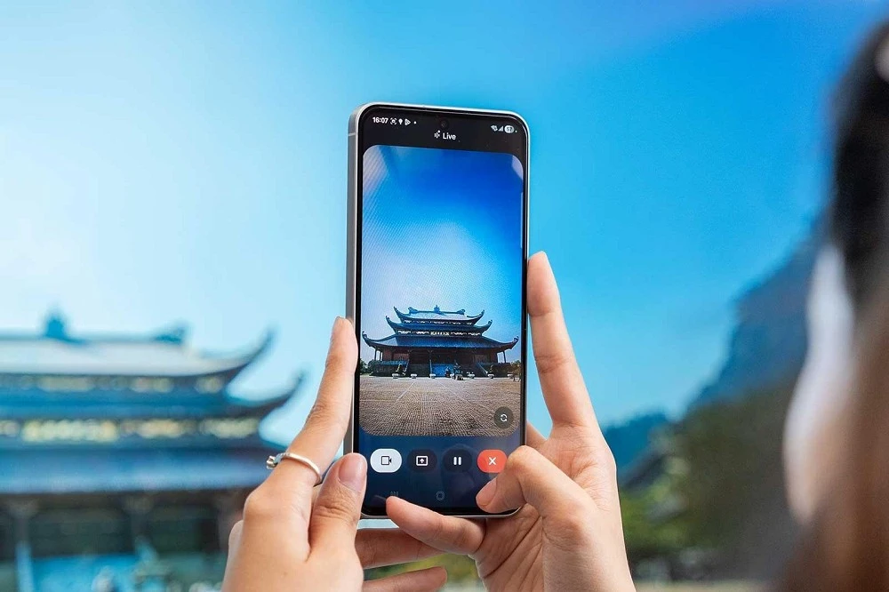 Galaxy A56 5G gây sốt, lọt Top 10 smartphone bán chạy