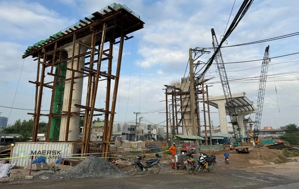 Dự án nút giao nghìn tỷ Tân Vạn vẫn ngổn ngang trước ngày về đích