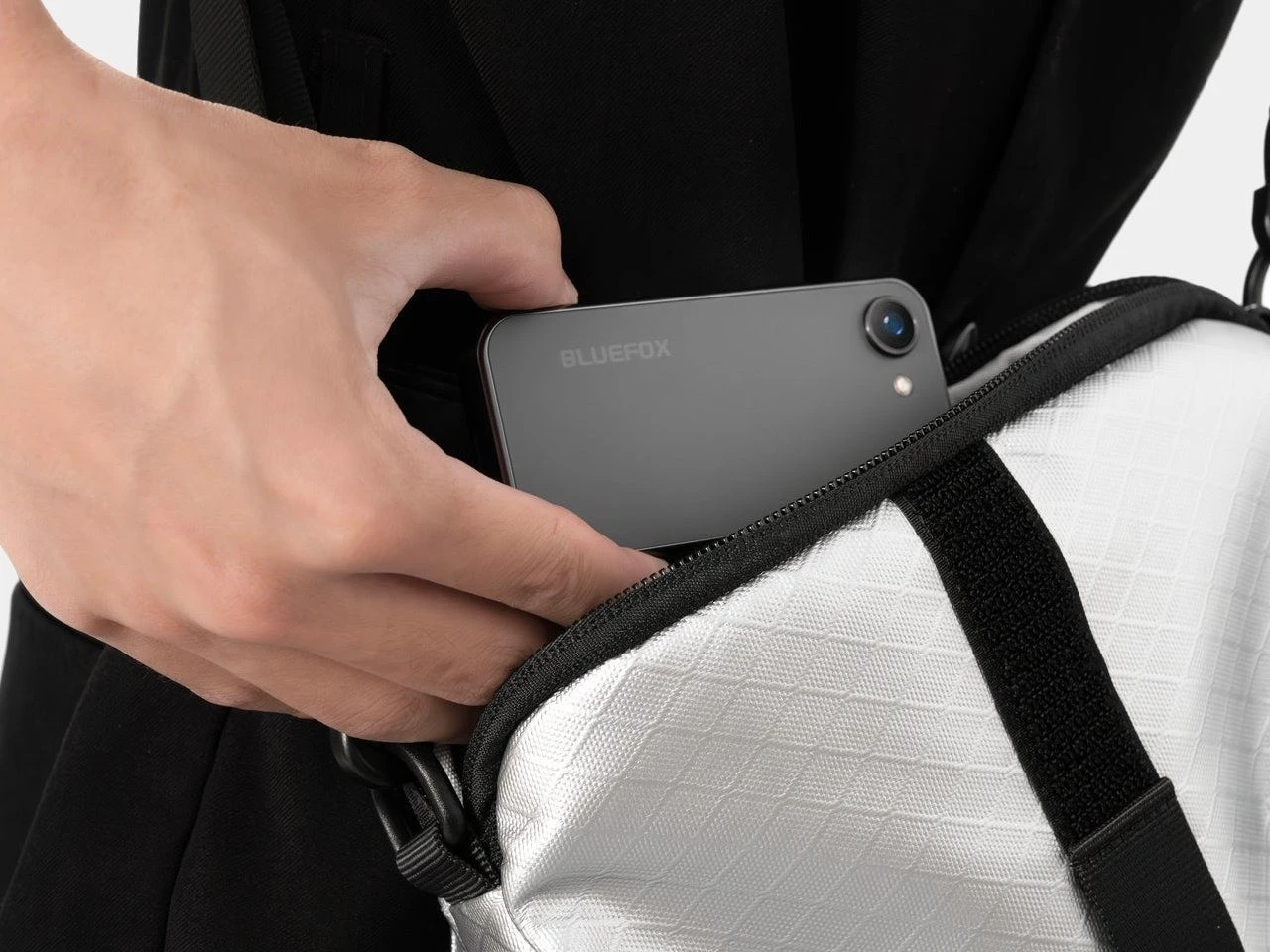 Điện thoại Android mini 4 inch pin 2 ngày giá chỉ 3 triệu