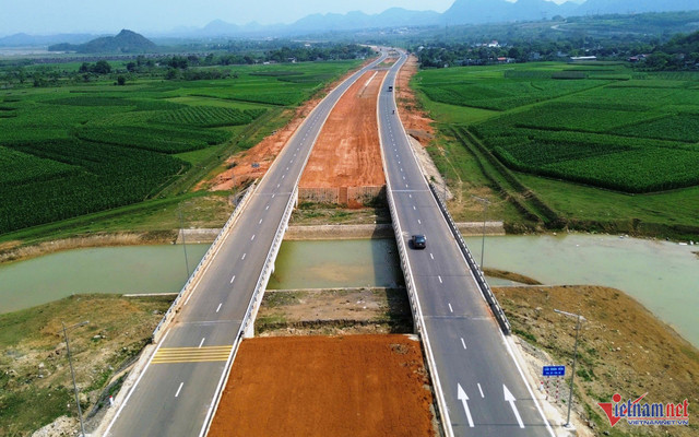 Đây được xem là tuyến đường "4 trong 1" để phát triển đô thị, dịch vụ du lịch, công nghiệp, khoa học công nghệ hoa-lu-7.jpg