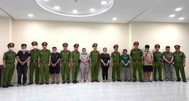 Các đối tượng bị bắt giữ. Ảnh: Công an cung cấp nuoc-hoa.png