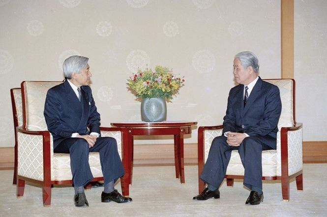Tổng Bí thư Đỗ Mười hội kiến Nhật Hoàng Akihito tại thủ đô Tokyo ngày 19/4/1995. Ảnh: TTXVN.