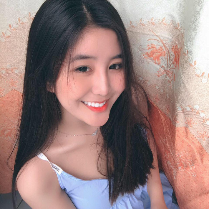 Ngoài ra, cô bạn đa -zi - năng còn làm thêm công việc nhận oder hàng trên Instagram cho mọi người. Làm giúp mọi người và nhận phản hồi tích cực giúp Ngọc Trân có được niềm vui trong công việc này.