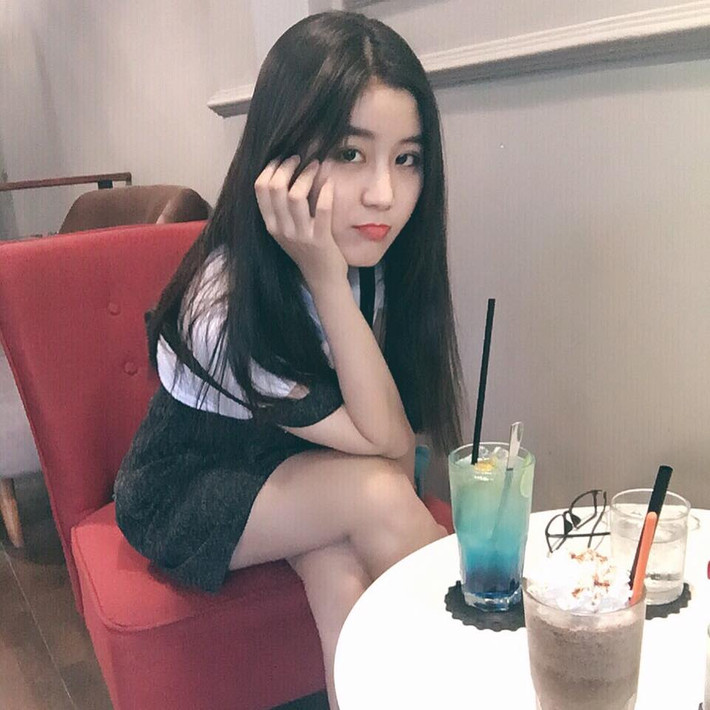 Xinh đẹp và sống tình cảm là những gì người ta cảm nhận khi tiếp xúc Ngọc Trân. Cô nữ sinh 16 tuổi tâm sự: "Em là một người sống tình cảm, em thấy ai gặp nạn thì đều cố gắng giúp hết mình. Em cho rằng, trong cuộc sống, khi mình giúp người thì sẽ có người giúp mình".