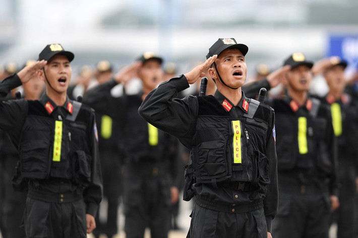 Buổi diễn tập trang nghiêm, nghiêm túc diễn ra trong vòng 2 giờ đồng hồ tại đường Trần Hưng Đạo, quận Sơn Trà, TP Đà Nẵng, bao gồm 2 phần. Đầu tiên là diễu hành phương tiện, biểu dương lực lượng tham gia bảo vệ APEC 2017. Phần 2 là diễn tập hai tình huống chống khủng bố giải cứu con tin trên bộ và dưới nước.