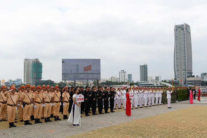 Sau 3 ngày Tập huấn kỹ năng lái xe môtô phân khổi lớn cho lực lượng CSGT tham gia bảo đảm trật tự an toàn giao thông và dẫn đoàn phục vụ hội nghị APEC 2017 diễn ra vào 18, 19 và 20/10/2017, đến ngày 22/10, tại TP Đà Nẵng, Tiểu ban An ninh trật tự APEC tiếp tục tổ chức diễn tập sẵn sàng bảo vệ an toàn tuyệt đối cho Tuần lễ cấp cao APEC 2017.