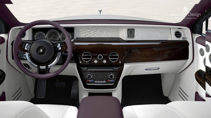 Tại thị trường Malaysia, Rolls-Royce Phantom 2018 có giá chưa thuế lên đến 11,8 tỷ đồng cho bản tiêu chuẩn và 13,4 tỷ đồng cho bản EWB. Tại Australia, mẫu xe này có giá từ 16,8 tỷ đồng cho bản tiêu chuẩn và bản EWB có giá tới 19,5 tỷ đồng.
