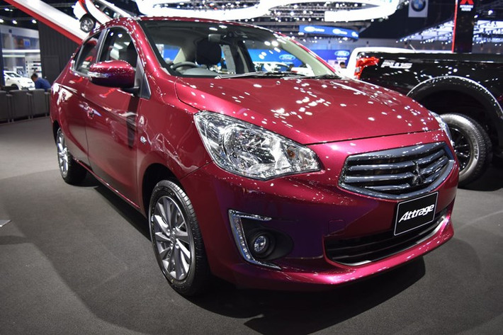 Mẫu xe ôtô Mitsubishi Attrage được trang bị khối động cơ 1.2l 3 xi-lanh DOHC cho công suất 78 mã lực tại 6.000 vòng/phút và mô-men cực đại 100 Nm tại 4.000 vòng/phút.