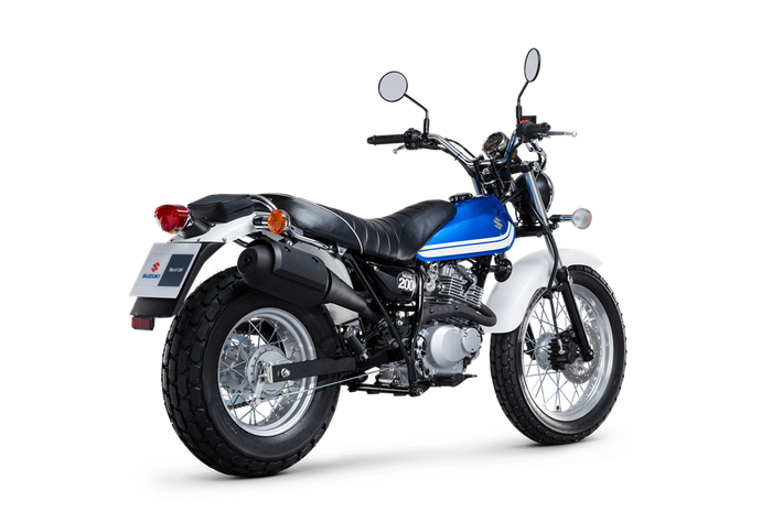 Yên xe Suzuki VanVan 200 2018 và bình xăng được thiết kế liền mạch với nhau, tuy nhiên bình xăng có kích cỡ hơi bé nên chỉ có dung tích 6,5 lít.