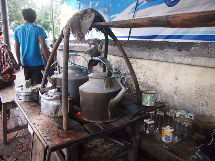 Nhiều người sẽ nghĩ rằng uống loại cafe có chứa than này gây nguy hiểm cho sức khỏe nhưng thực tế thì nó không có gì nguy hiểm cả. (Ảnh Billbalo)