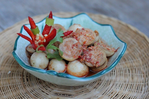 Người suy nhược cơ thể, người mới ốm dậy, phụ nữ mang thai, phụ nữ sau sinh hay người bị bệnh tử cung được khuyến cáo không nên sử dụng cà pháo. (Nguồn lamsao)