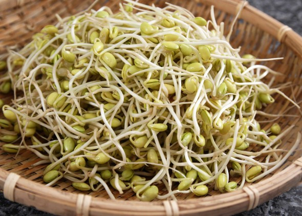 Loại thực phẩm có thể ăn sống hoặc cho vào các món ăn nóng như bánh xèo, bún bò Nam Bộ, hủ tiếu…