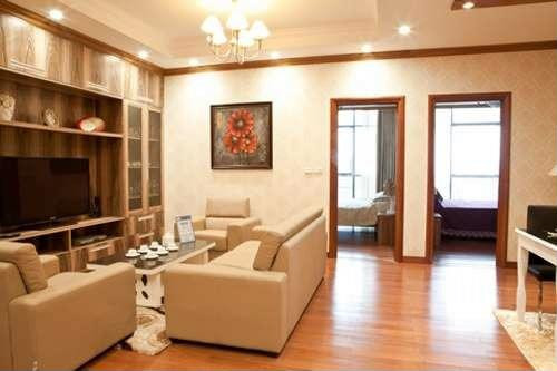 Hoa hậu Việt Nam 2006 Mai Phương Thúy hiện đang làm việc tại TP HCM. Cô hoạt động kinh doanh bất động sản nên sở hữu nhiều căn hộ sang trọng ngay trung tâm Quận 1. Bên cạnh đó, Mai Phương Thúy còn chia sẻ, cô muốn có một căn hộ trên tầng cao, yên tĩnh, riêng tư và nhiều ánh sáng. Sở thích của cô là tự tay trang trí, bày biện và tận hưởng khoảng riêng tư theo ý của mình.