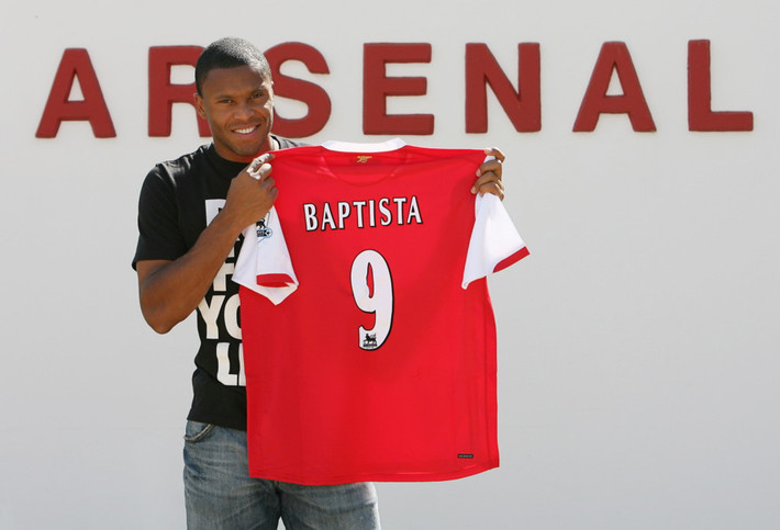 6. Julio Baptista (số trận: 24, số bàn: 4, danh hiệu: 0): Tay săn bàn số một của Sevilla đã sa sút phong độ thảm hại kể từ khi gia nhập Real Madrid và đến khi chuyển sang khoác áo Arsenal, người hâm mộ cũng không trông chờ gì nhiều vào màn trình diễn của cầu thủ người Brazil.