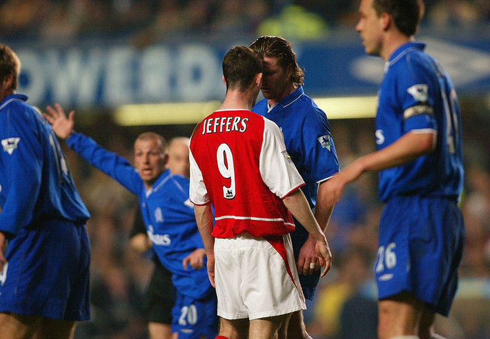 4. Francis Jeffers (số trận: 22, bàn thắng: 4, danh hiệu: 1): Arsene Wenger muốn một "con cáo" ranh ma trong vùng cấm đối thủ nhưng Jeffers lại cho thấy điều hoàn toàn ngược lại. Cựu cầu thủ người Anh luôn gặp khó khăn trước khung thành đối thủ và chỉ có 4 bàn thắng sau 2 mùa giải chơi cho Arsenal.