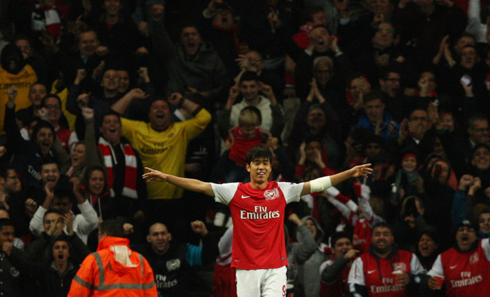 8. Park Chu Young (số trận: 1, bàn thắng: 0, danh hiệu: 0): Nổi lên trong màu áo Monaco và được HLV Arsene Wenger chiêu mộ năm 2011. Tuy nhiên, tiền đạo người Hàn Quốc chỉ có đúng 1 lần xuất hiện tại Premier League và liên tục bị đem cho các CLB tầm trung mượn là Celta và Watford.
