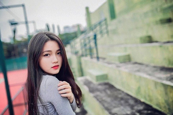 Theo sát nút hai vị trí đầu vẫn là Trâm Anh, cô gái đến từ Vũng Tàu nhỏ nhắn, nữ tính và dịu dàng. Trâm Anh luôn là cái tên sáng giá của Miss Teen 2017 bởi vẻ đẹp toàn diện của mình. Cô từng giành nhiều giải thưởng trong các cuộc thi sắc đẹp như: Top 20 Miss Áo Dài Nữ Sinh Việt Nam 2015, Giải nhất cuộc thi Nam sinh - Nữ sinh thanh lịch địa phương,… Trâm Anh hi vọng rằng Miss Teen 2017 sẽ là bước đệm giúp cô nàng vươn xa hơn.