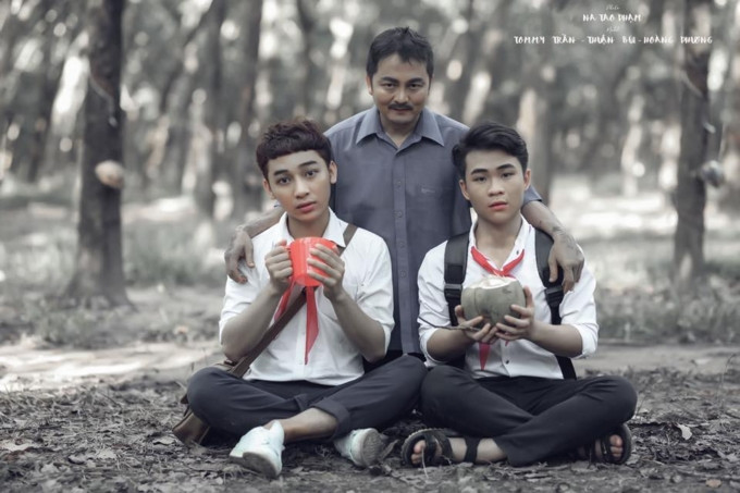 Trong suốt thời gian vừa qua, ấu dâm đã và đang là một trong những đề tài nóng bỏng được dư luận dồn sự quan tâm rất lớn. Bên cạnh những bài viết cảnh tỉnh, cách giáo dục con trẻ những phương pháp bảo vệ bản thân và nhận biết dấu hiệu của ấu dâm, vẫn còn đó nhiều cá nhân, tập thể "hùa" theo vấn đề này để mưu cầu những mục đích riêng.