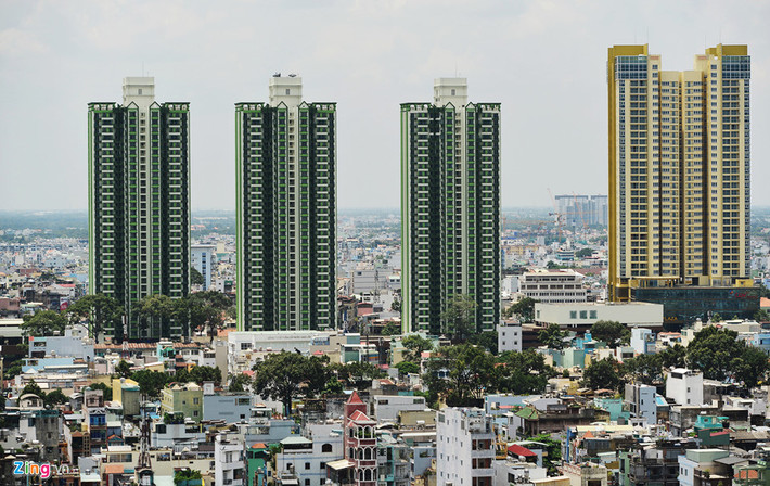 Sau nhiều năm kinh doanh thất bại và được bán lại cho Tập đoàn của đại gia Trương Mỹ Lan, khu thương mại thuộc khối đế tòa nhà Thuận Kiều Plaza (190 Hồng Bàng, quận 5, TP.HCM) đã được cải tạo lại thành một trung tâm thương mại, giải trí, nghệ thuật được xem là độc đáo bậc nhất Sài Gòn có tên The Garden Mall. TTTM này chính thức khai trương từ hôm nay 3/11. Ảnh: Zing.
