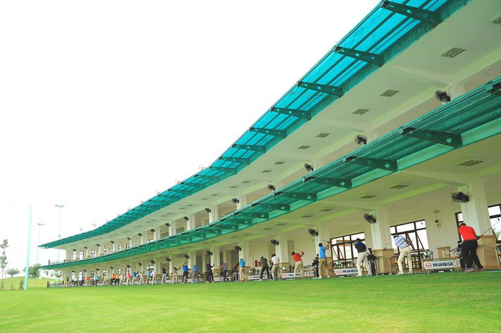 Được biết, cụm sân golf Tân Sơn Nhất có quy mô lên tới 157 ha với bốn sân A, B, C và D. Riêng một phần sân A nằm phía đường Quang Trung, quận Gò Vấp; ba sân còn lại đều tiếp giáp với sân bay. Ảnh: FB Sân Golf Tân Sơn Nhất - Tan Son Nhat Golf Course.