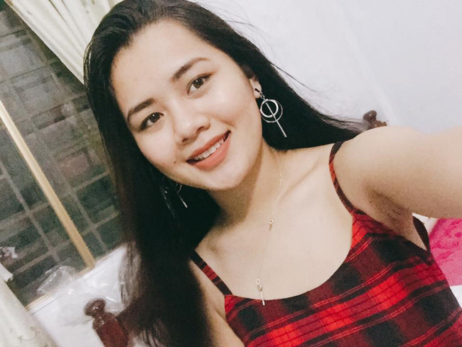 Dù là cầu thủ nổi tiếng, lại khá điển trai với nụ cười răng khểnh nhưng Ngọc Hải vẫn phải bỏ ra nhiều công sức mới có thể chiến thắng các chàng trai khác, chinh phục được Thùy Phương.