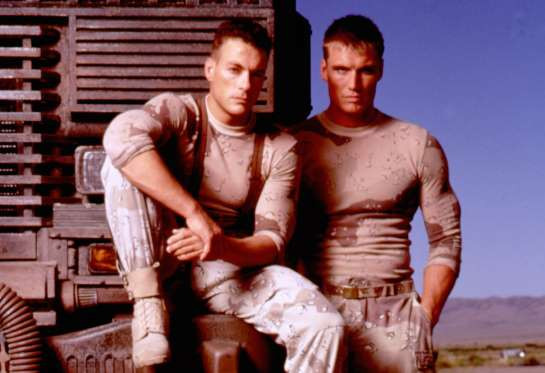 Liên hoan Phim Cannes 1992 chấn động bởi tưởng hai ngôi sao Dolph Lundgren và Jean Claude Van Damme đánh nhau. Tuy nhiên sau đó, hai nam diễn viên thừa nhận đó chỉ là một màn quảng bá phim của hai người Universal Soldier. (Ảnh: Rex)