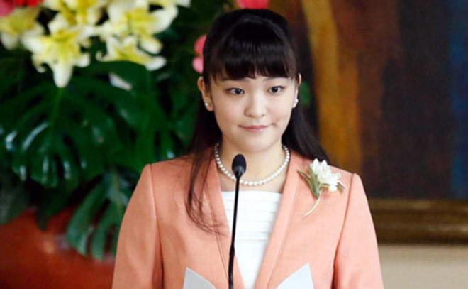 Từ năm 2016, công chúa làm việc 3 ngày một tuần tại một cơ sở của Tokyo Marunouchi như một nghiên cứu viên về bảo tàng của trường Đại học Tokyo. Công chúa Nhật Bản Mako và anh Komuro quen nhau tại một buổi trao đổi ý kiến về du học được tổ chức trong một nhà hàng ở khu Shibuya, Tokyo khoảng 5 năm trước và sau đó 2 người tiếp tục tìm hiểu nhau.