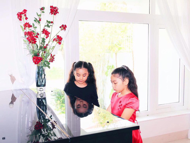 Ngoài ra, Dạ Thảo cũng thể hiện sự tinh tế ở những góc nhỏ như khu vực để đồ uống, phòng ngủ và nơi tập đàn của hai công chúa nhỏ.