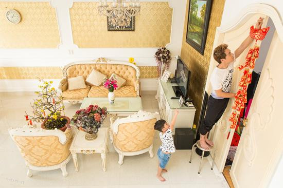 Ngôi nhà được thiết kế theo phong cách bán cổ điển do chính Đăng Khôi lên ý tưởng và giám sát xây dựng.