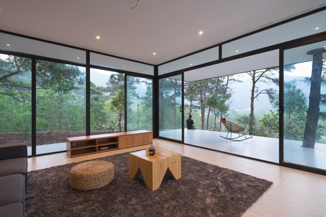 Với quan điểm “đơn giản sống”, gia chủ muốn hướng tới một lối sống giản dị, khoáng đạt, tự do, hòa mình vào với thiên nhiên cây cỏ. Đây là tiêu chí quan trọng trong quá trình xây dựng, là kim chỉ nam cho các kiến trúc sư.