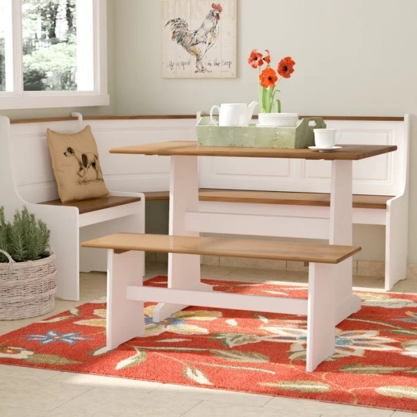 Màu sắc là một trong những yếu tố mang ý nghĩa quyết định, giúp cho căn nhà của bạn thêm đặc biệt hơn, bởi đó không chỉ là nơi che mưa che nắng mà còn là chốn đi về đầy ắp kỷ niệm. Chỉ tận dụng một góc vô cùng nhỏ trong căn nhà là đủ để “bày biện” bộ bàn ghế kết hợp hai gam màu trắng và màu gỗ. Thêm tấm thảm trải sàn với họa tiết rực rỡ, tươi tắn là đủ có góc vô cùng ấn tượng.