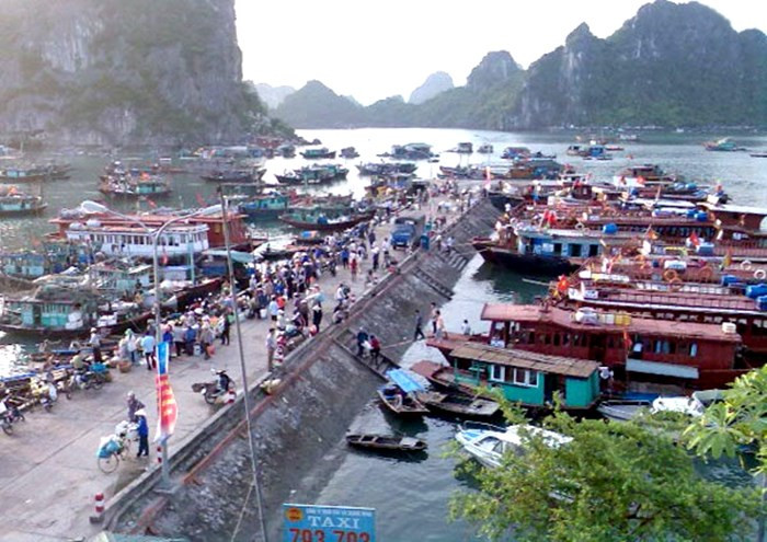 Đối với cá nhân, thuế thu nhập cá nhân sẽ được miễn và giảm trong một thời gian nhất định. Đối với doanh nghiệp, sẽ chỉ phải chịu thuế 10% trong thời gian 30 năm, miễn thuế 4 năm và giảm 50% số thuế phải nộp trong 9 năm tiếp theo kể từ khi doanh nghiệp có thu nhập chịu thuế. Riêng đối với thu nhập từ dự án đầu tư - kinh doanh bất động sản thì mức thuế suất ưu đãi sẽ chỉ còn 17%. Ảnh: báo Quảng Ninh.