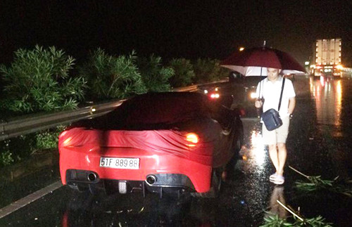 Theo vị lãnh đạo Công an TP Việt Trì, việc bàn giao chiếc xe là do xe tự gây tai nạn, không va chạm với phương tiện khác nên đơn vị đã tạo điều kiện giải quyết hành chính để chủ xe làm công tác bảo hiểm.