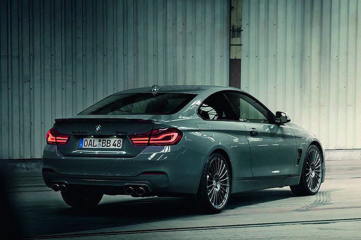 Không chỉ giống nhiều về ngoại hình mà về động cơ Alpina B4 S Edition 99 cũng sử dụng khối động cơ 3.0l tăng áp kép 6 xi-lanh thẳng hàng giống như BMW 440i, nhưng đã được Alpina cải tiến triệt để.