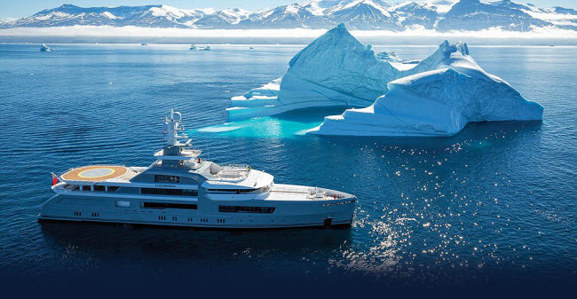 883.000 USD/tuần là mức giá thuê của du thuyền Cloudbreak. Du thuyền có 6 phòng ngủ dành cho 12 khách và không gian đủ cho 22 thành viên thủy thủ đoàn.