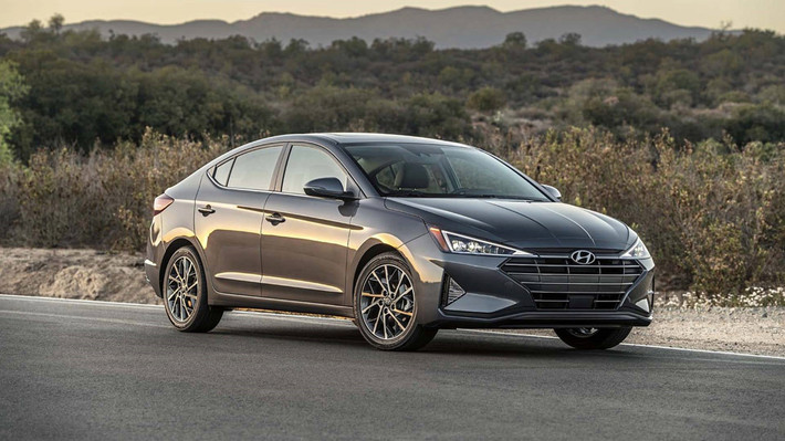 Hyundai Elantra 2019 mới vừa chính thức được mở bán tại thị trường Mỹ với 6 biến thể khác nhau là: SE, SEL, Value, Eco, Limited và Sport.